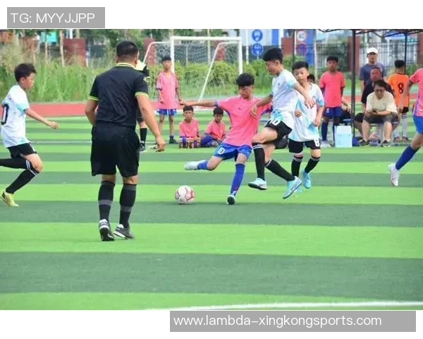 重庆七中足球历史的辉煌与传承：从校园绿茵到全国赛场的奋斗历程